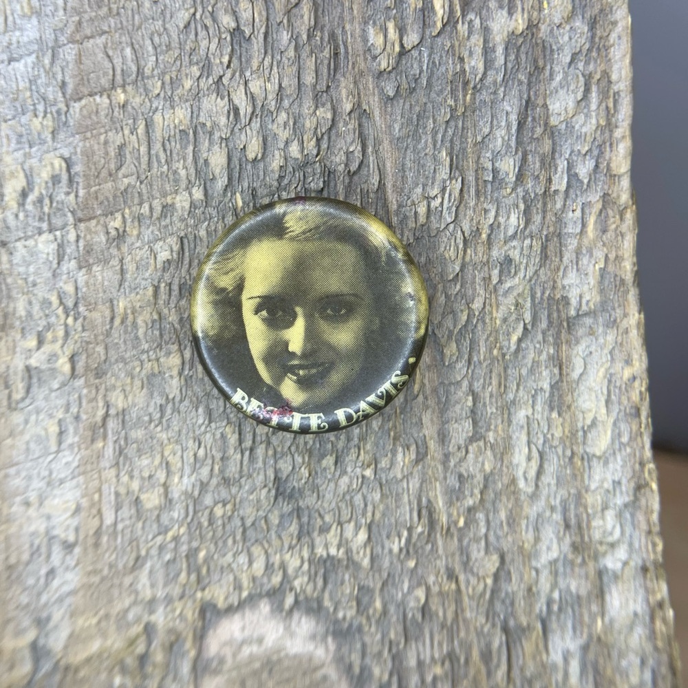 Bette Davis - Vintage Collectible Button Pin - 70’s Cute
